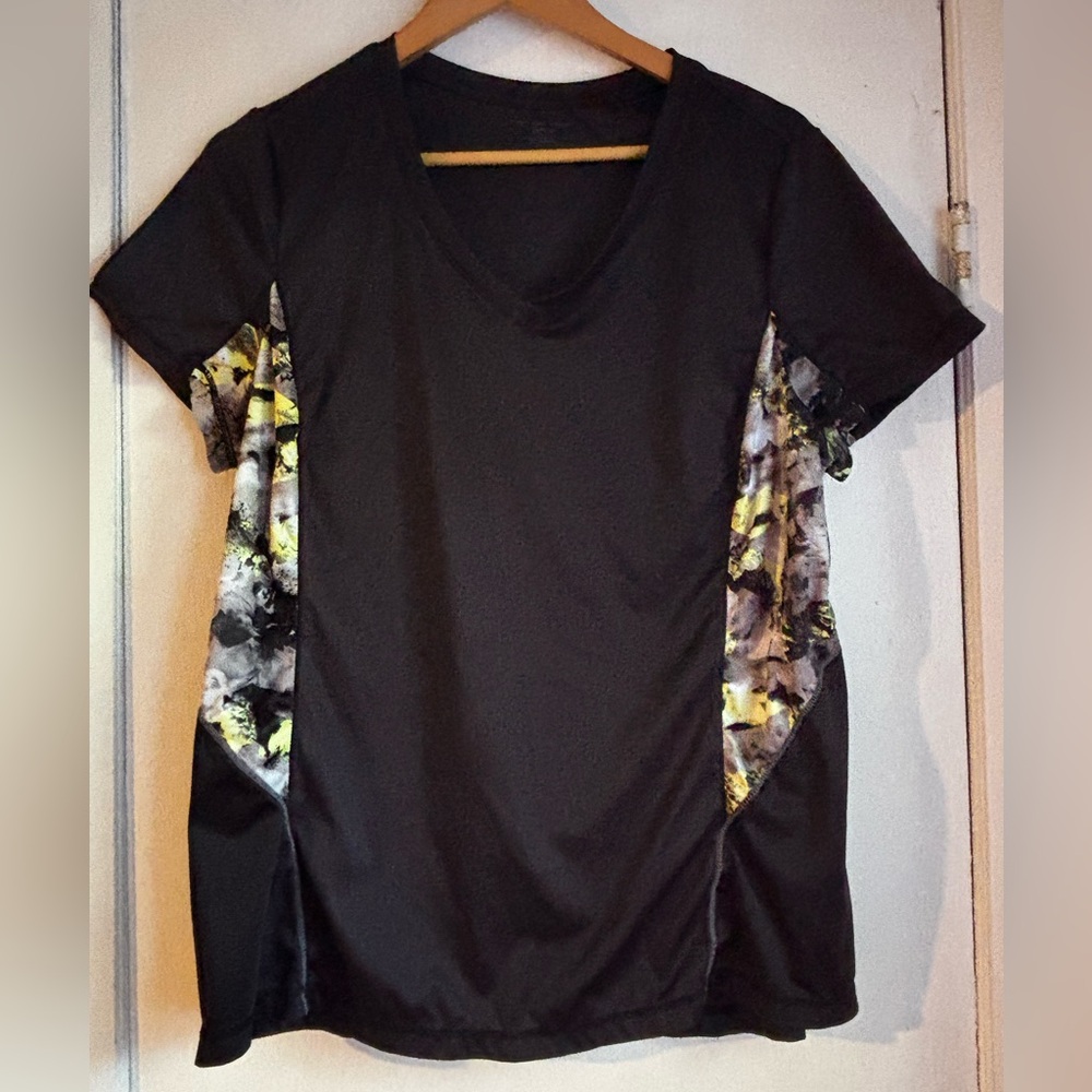 Tek Gear Black and Patterned Women's Short Sleeve Top